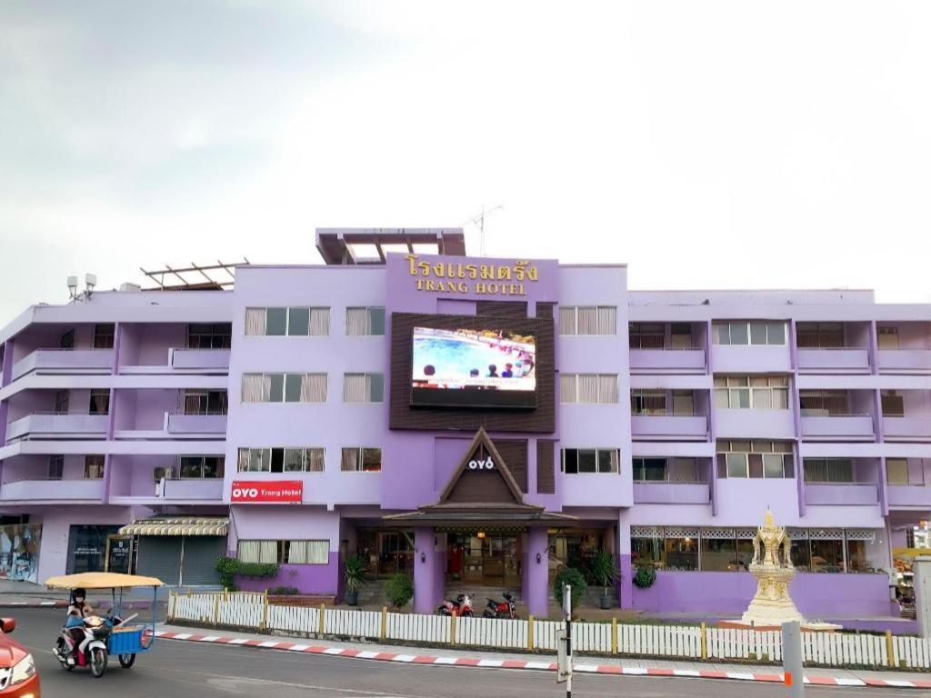 Oyo 565 Trang Hotel Exterior photo