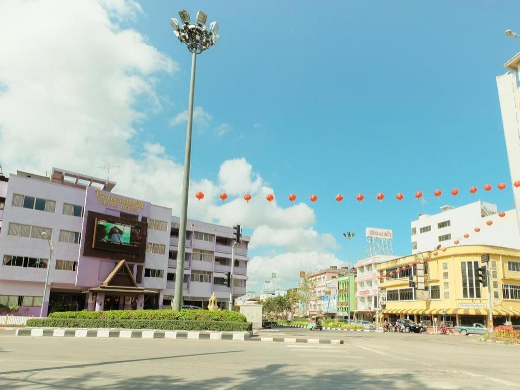 Oyo 565 Trang Hotel Exterior photo